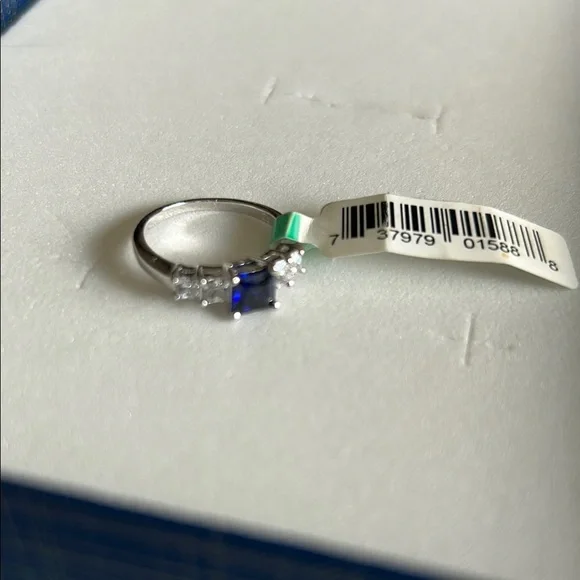 COPY - Elegant Silver and Blue Gemstone Ring - Picture 6 of 6